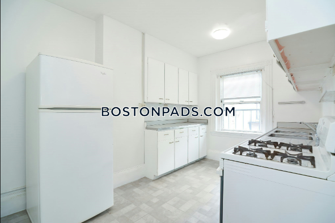 923 Beacon St, Fenway