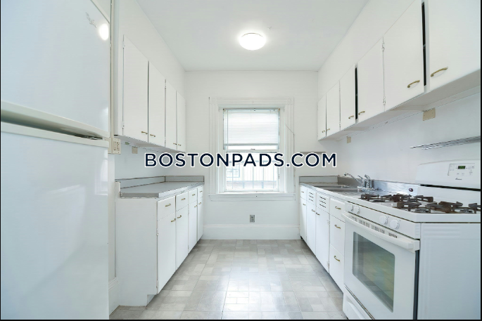 923 Beacon St, Fenway
