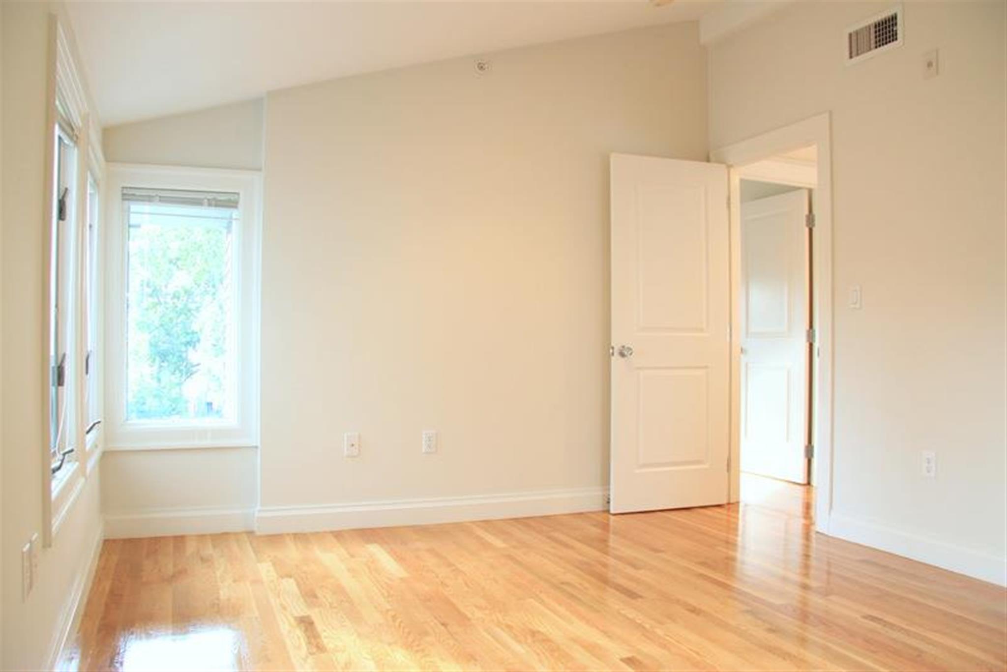 1110 Massachusetts Ave, Harvard Square