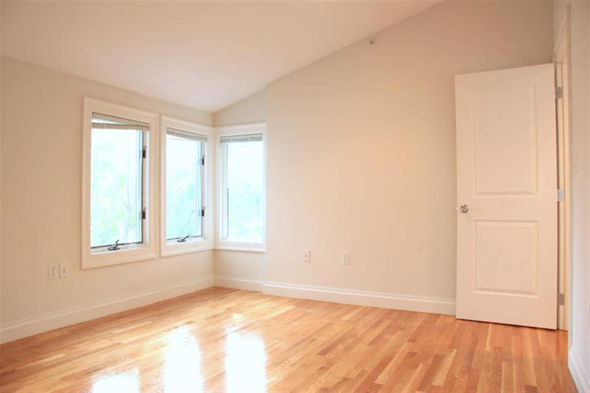 1110 Massachusetts Ave, Harvard Square