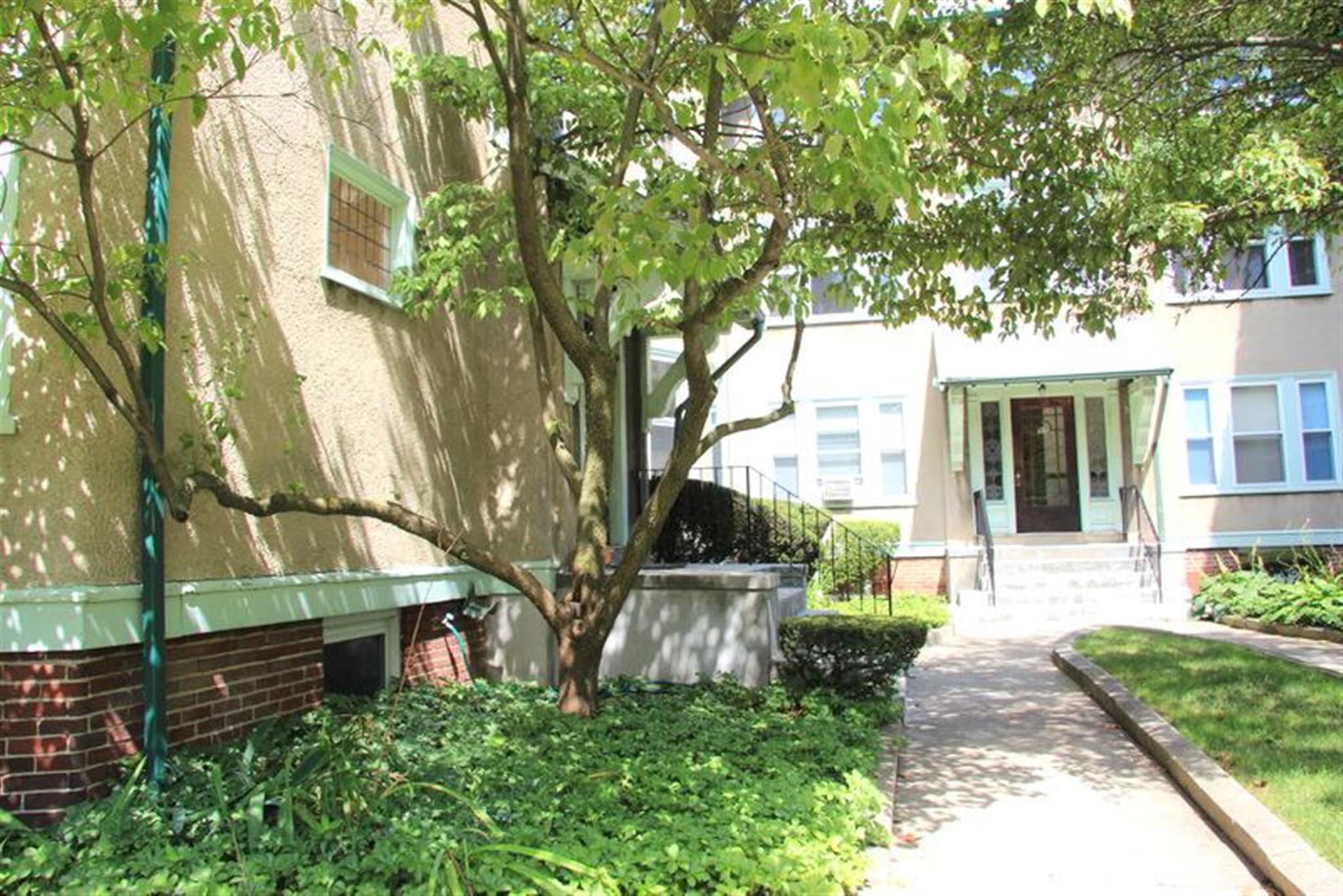 99 Lexington Ave, Huron Village