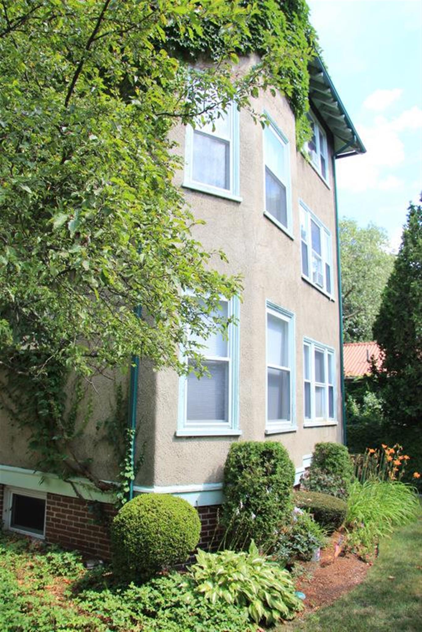 99 Lexington Ave, Huron Village