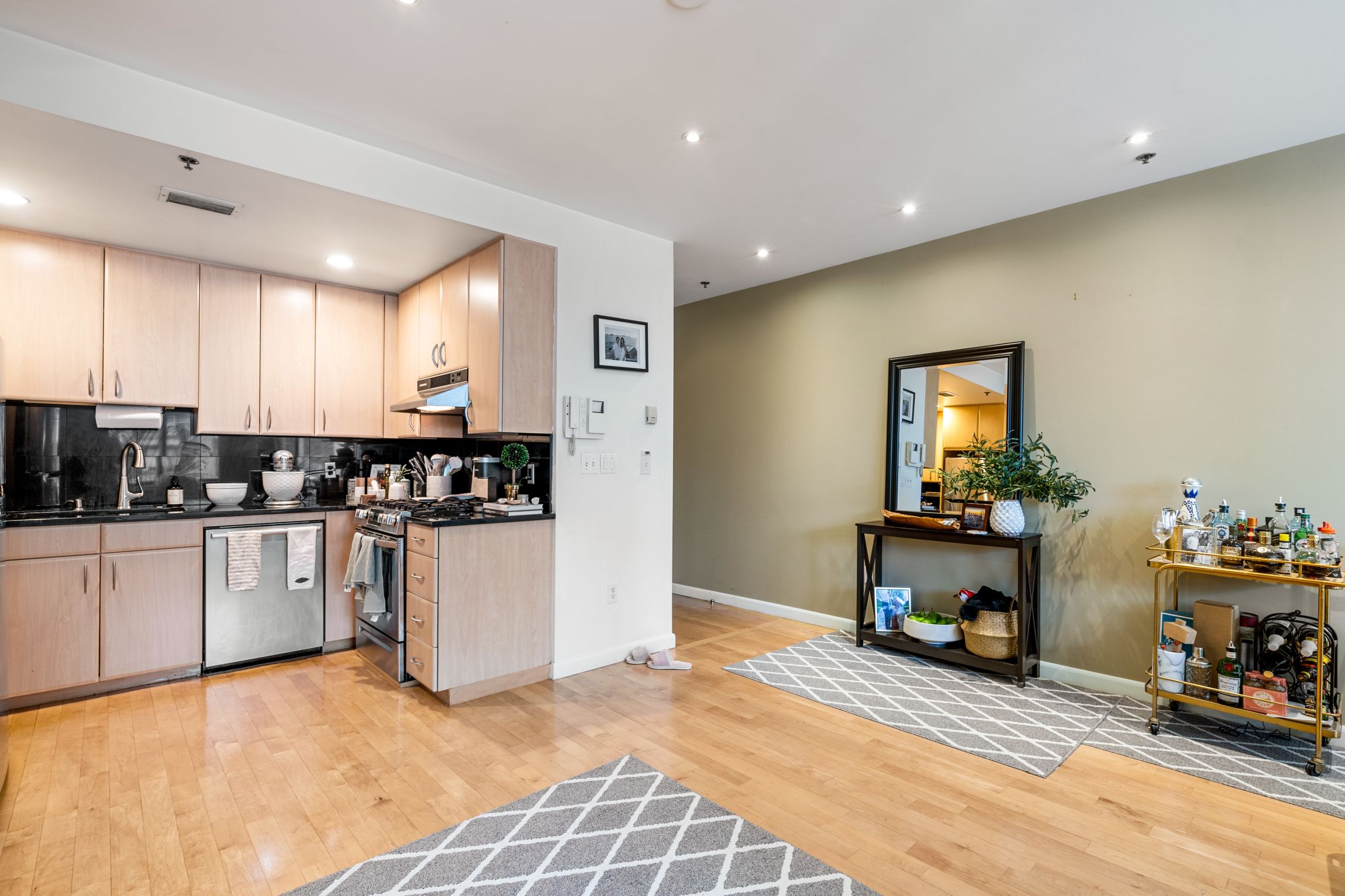 9 W Broadway, South Boston