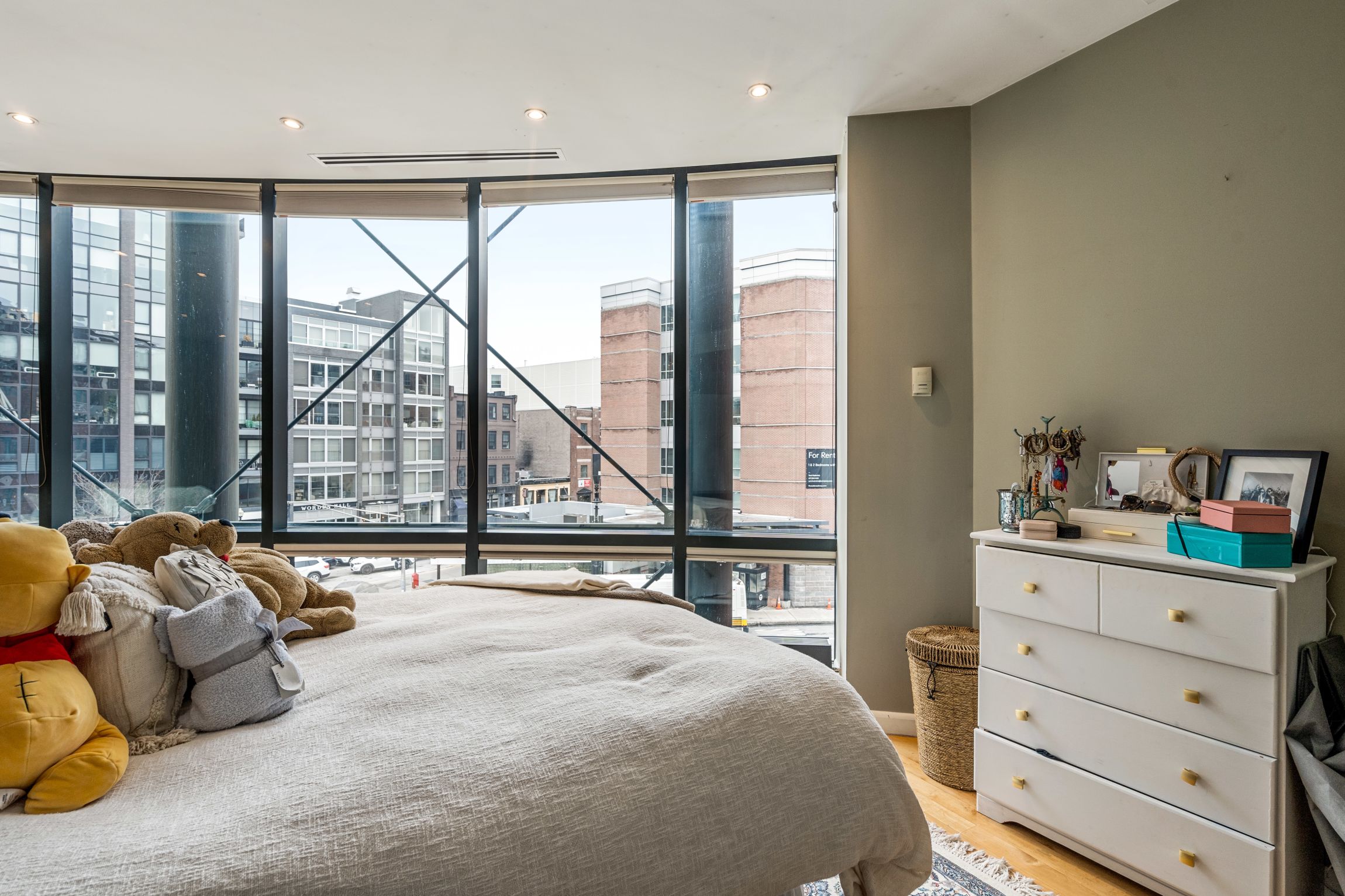 9 W Broadway, South Boston