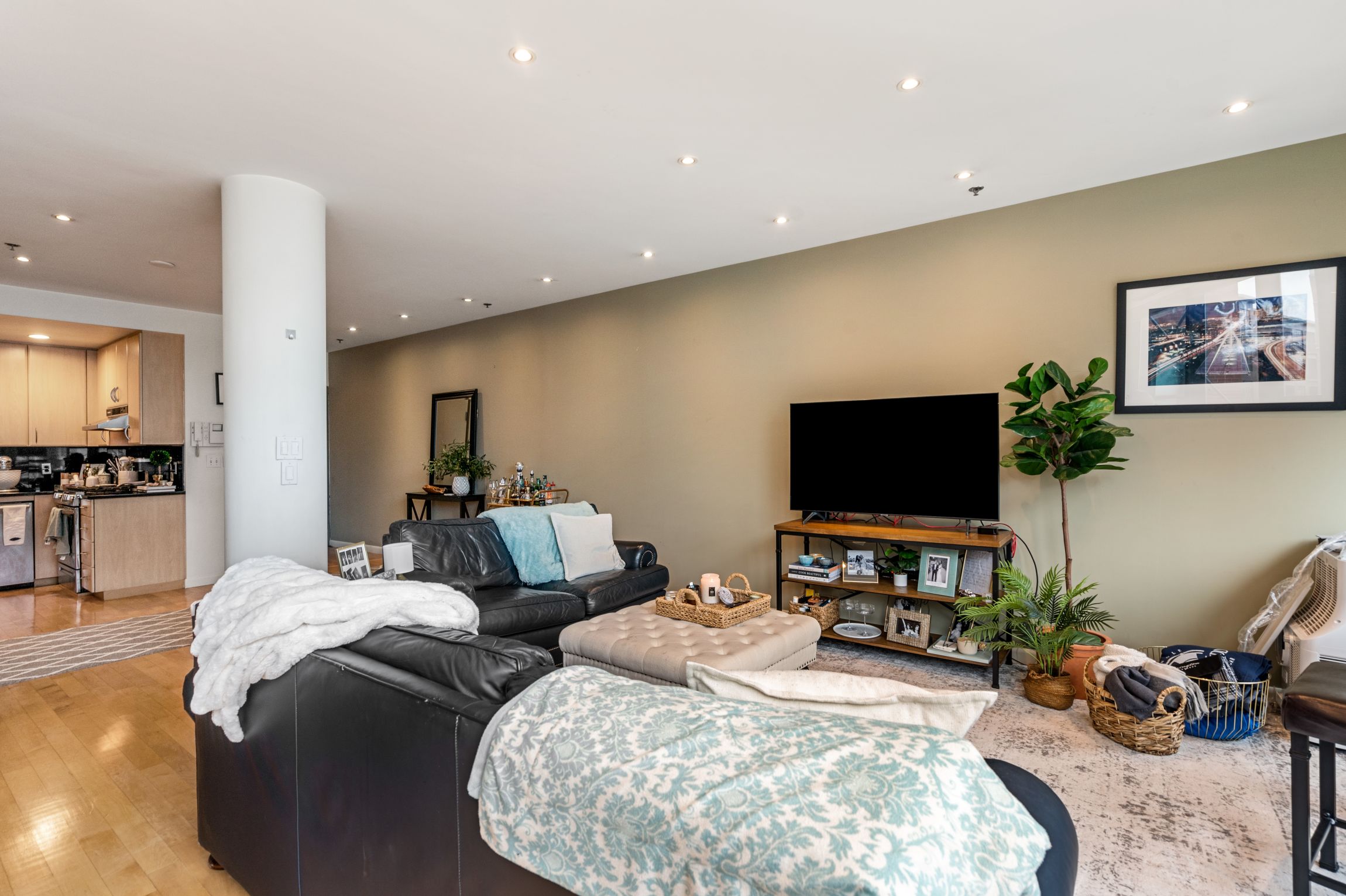 9 W Broadway, South Boston