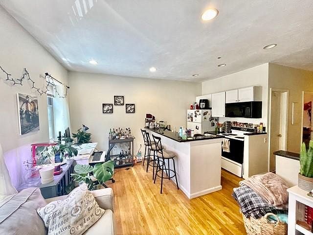 17 Thacher St, North End