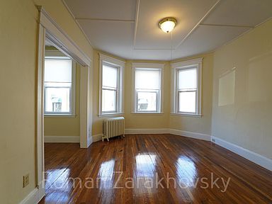 2 221 Kelton, Allston