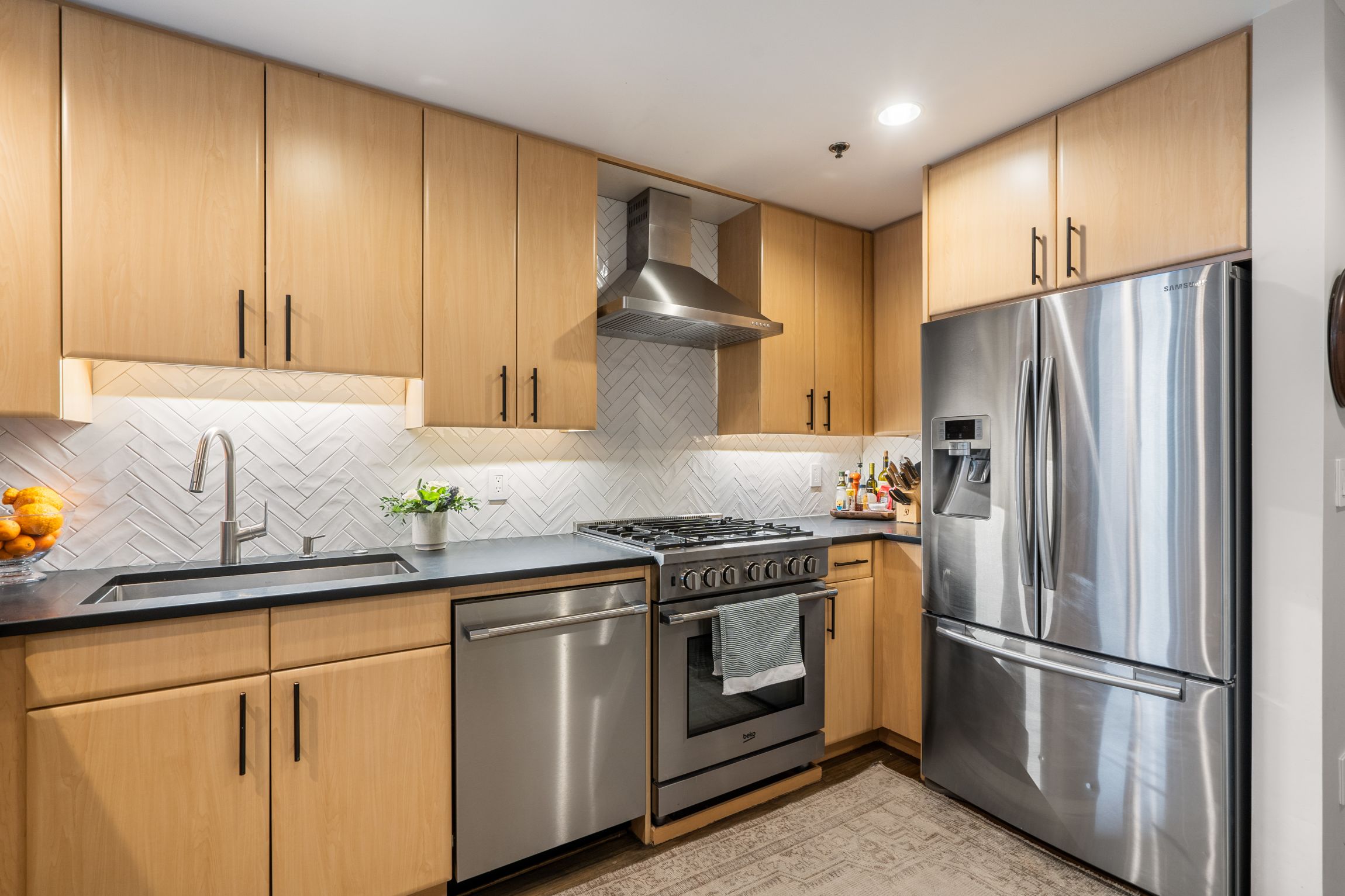 9 W Broadway, South Boston