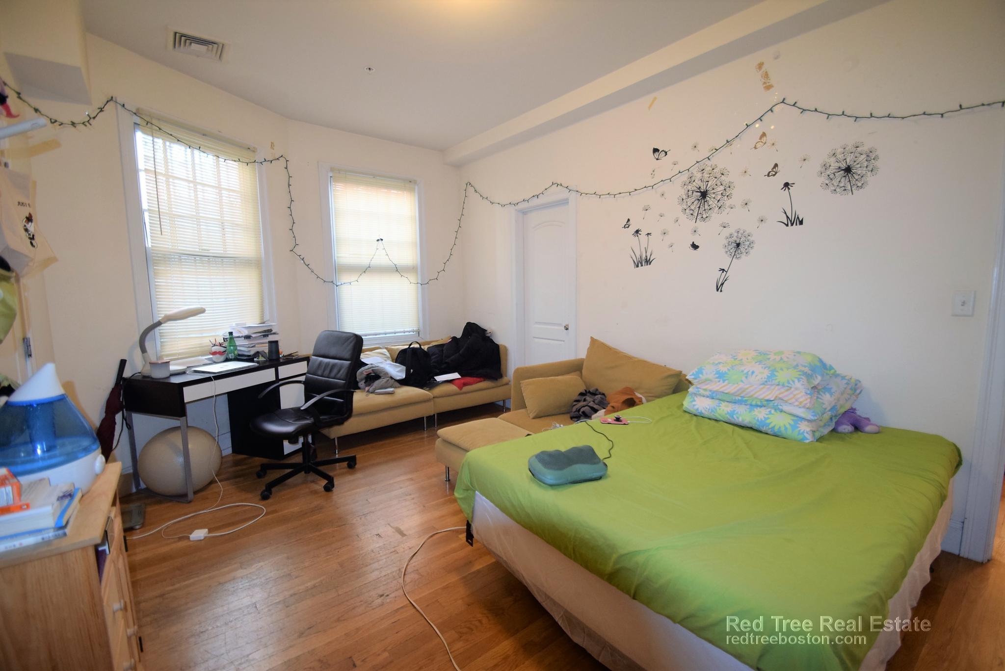 34 Worthington St, Roxbury