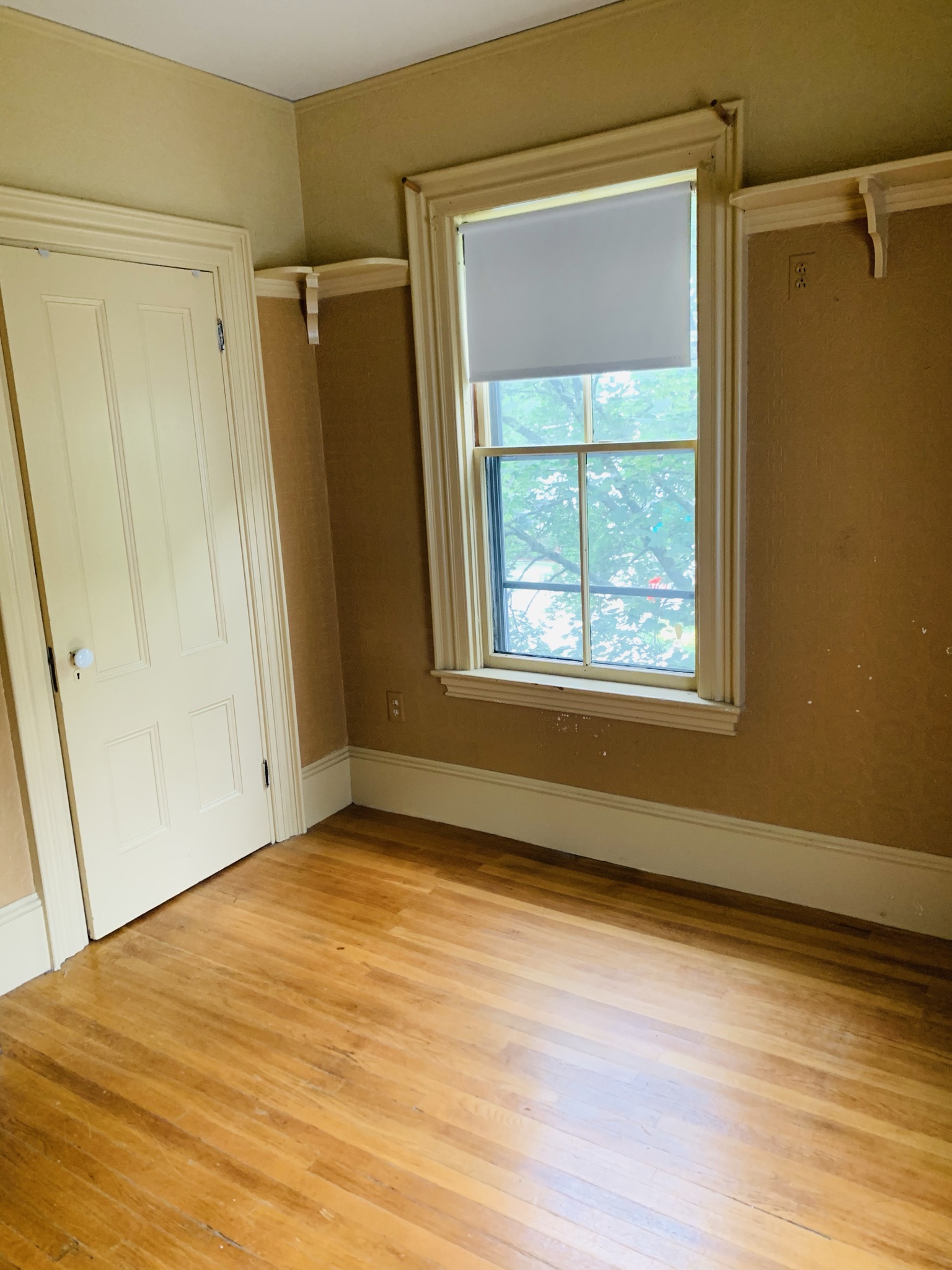 984 Chestnut St, Newton