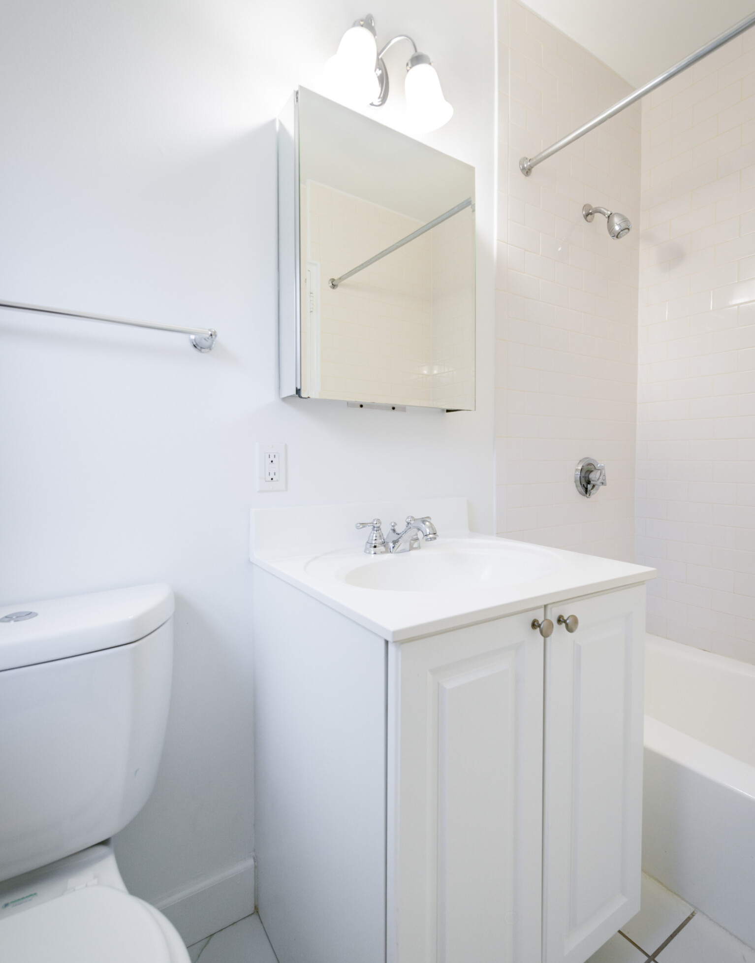 150 Thornton Rd, Chestnut Hill