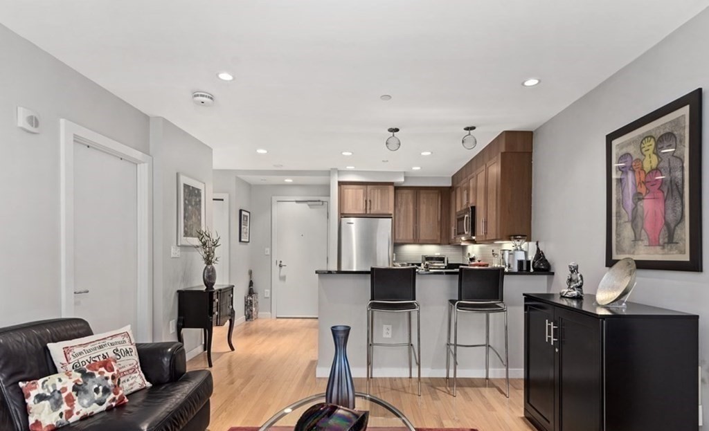 80 Broad St, North End