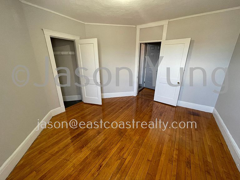 90 Cypress St, Brookline Hills