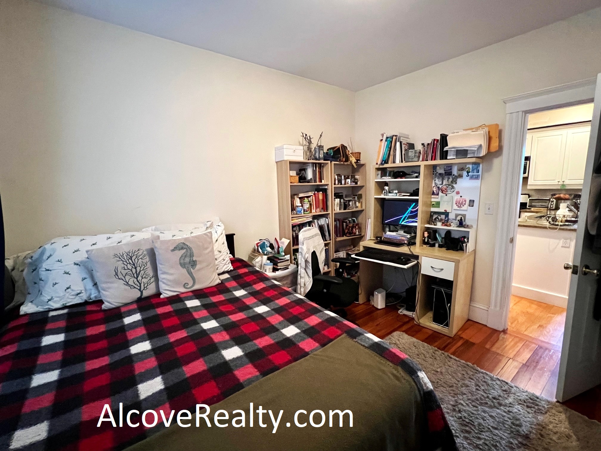 34 Aberdeen Rd, Davis Square