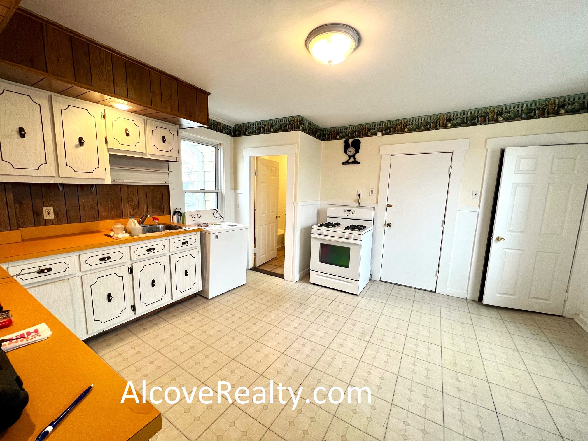 543 Broadway, Magoun Square