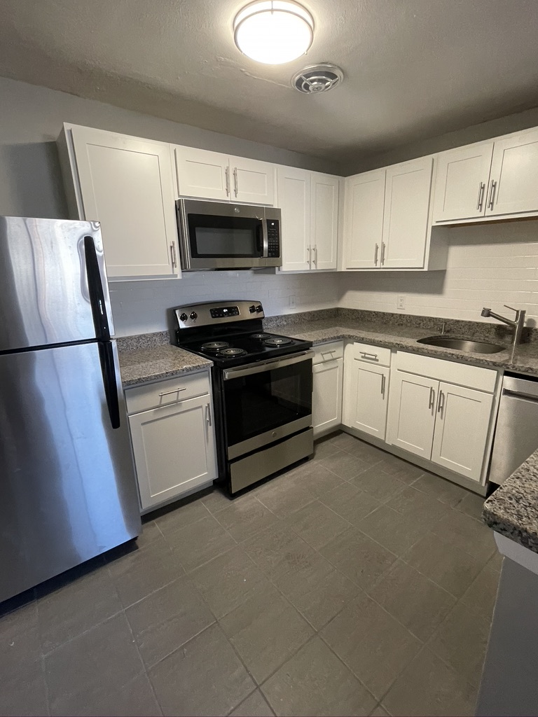 14 Riverside St, Watertown