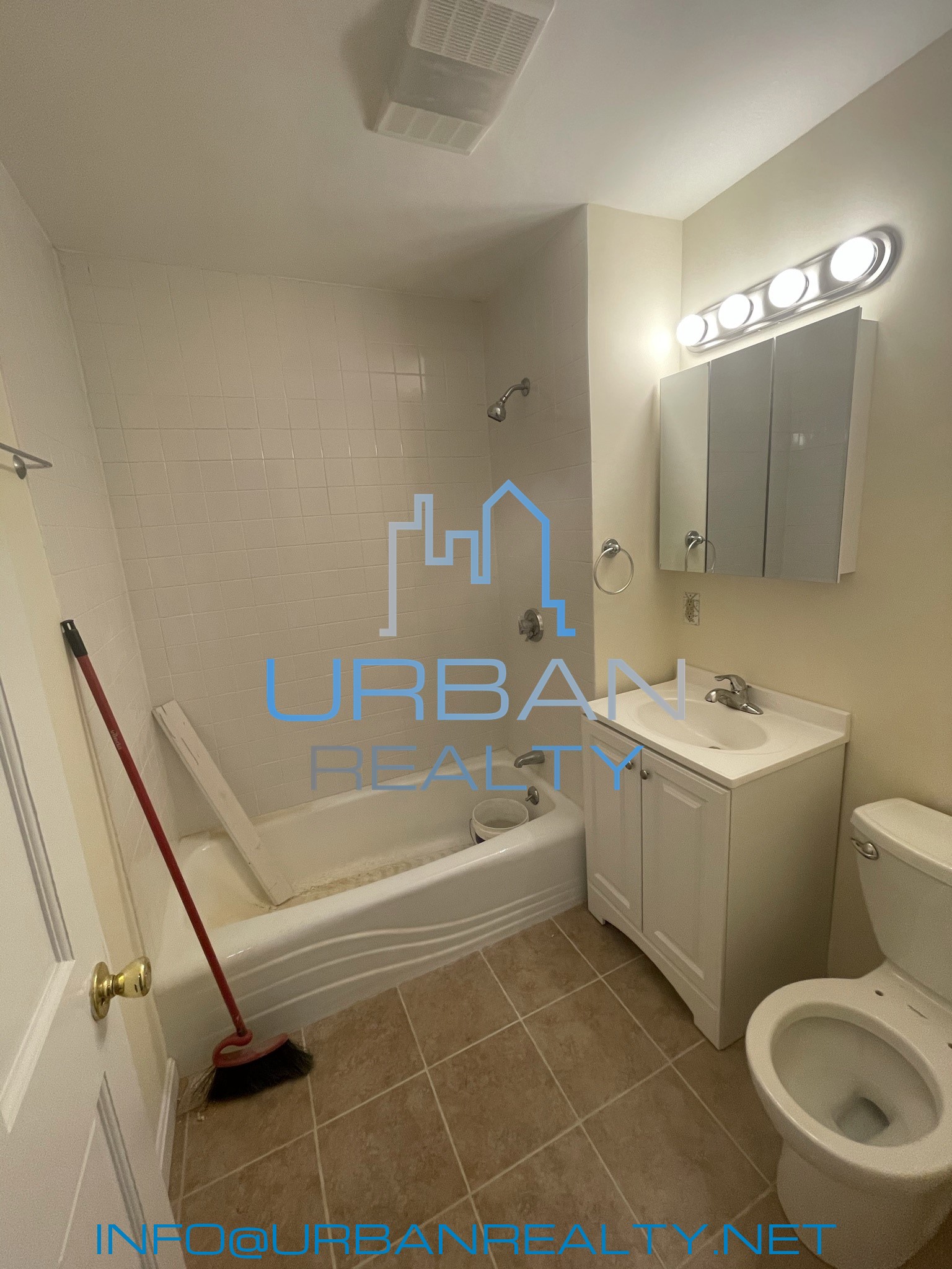 24 Strathmore Rd, Washington Square