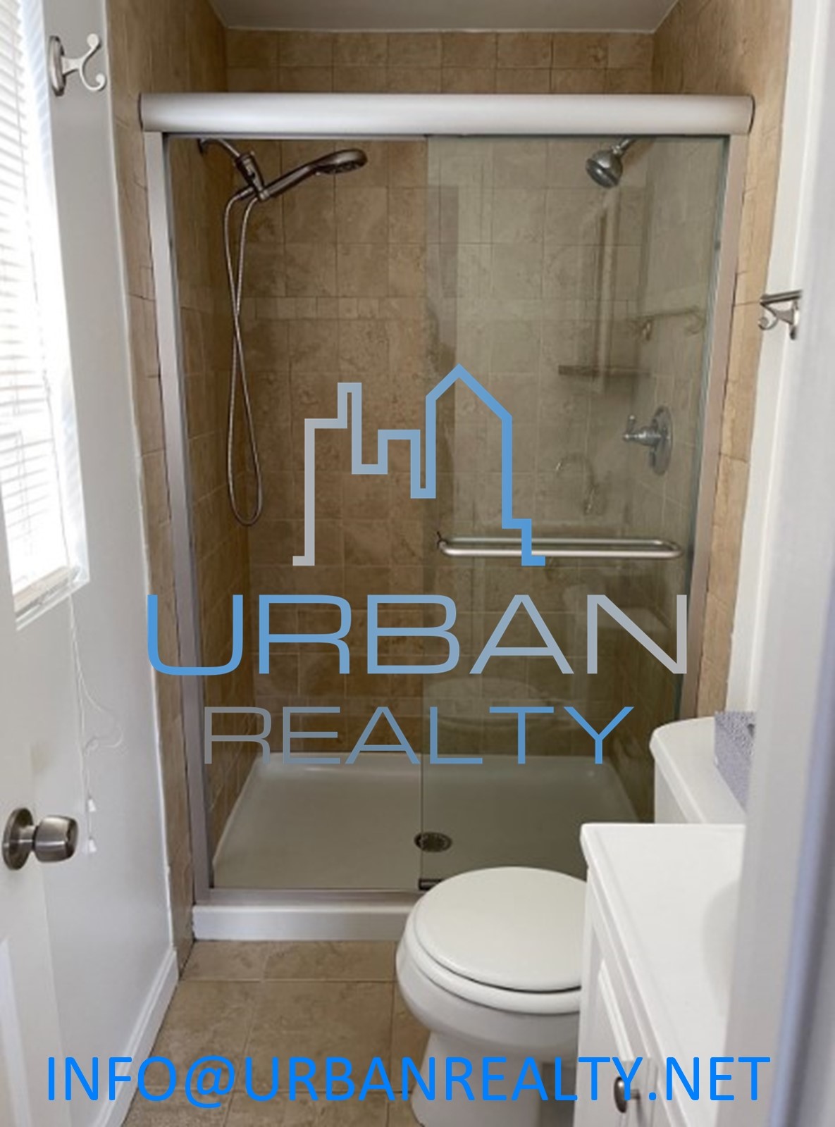 166 Lake Shore Rd, Oak Square