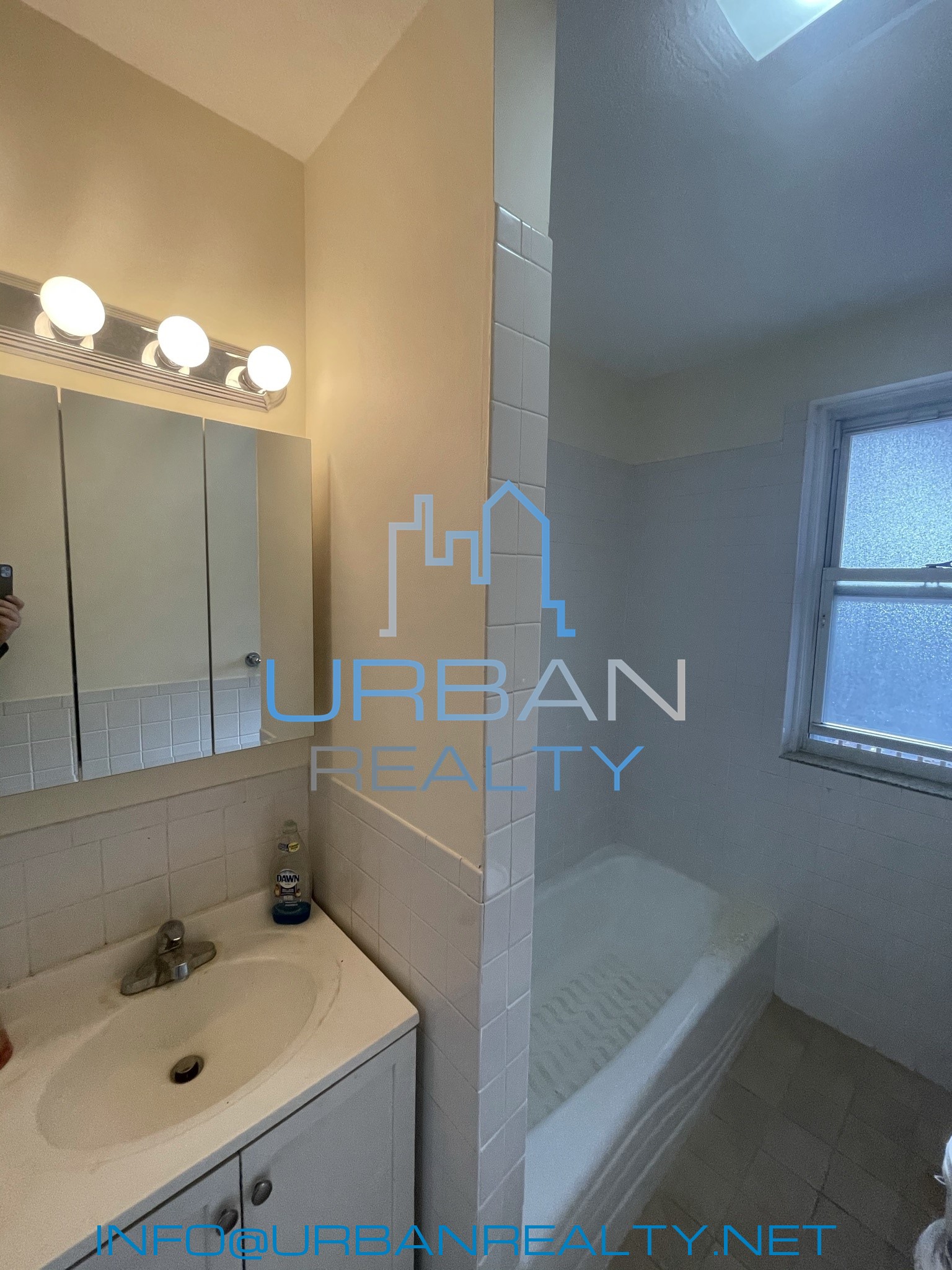 24 Strathmore Rd, Washington Square