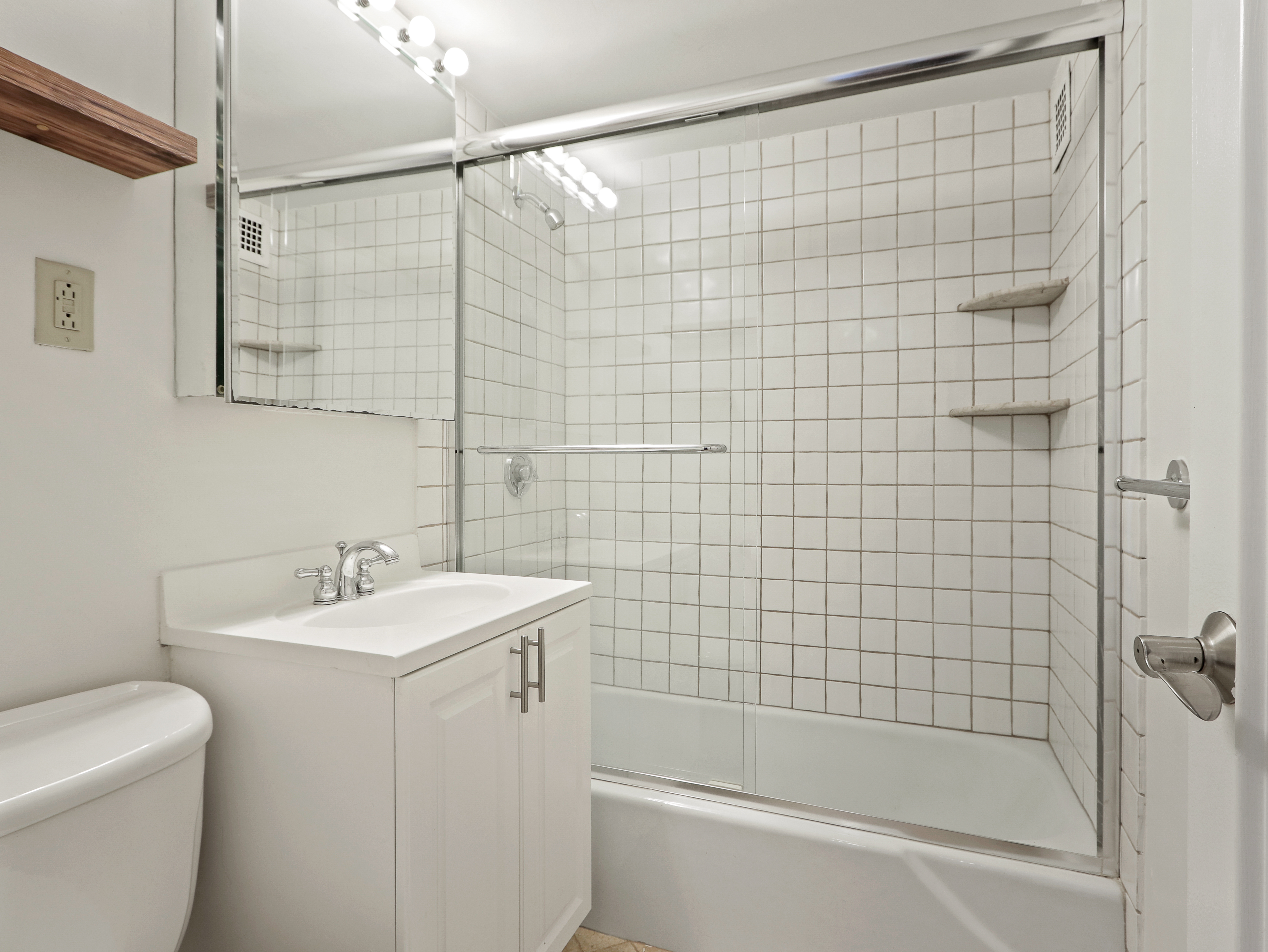 8 Whittier Pl, West End