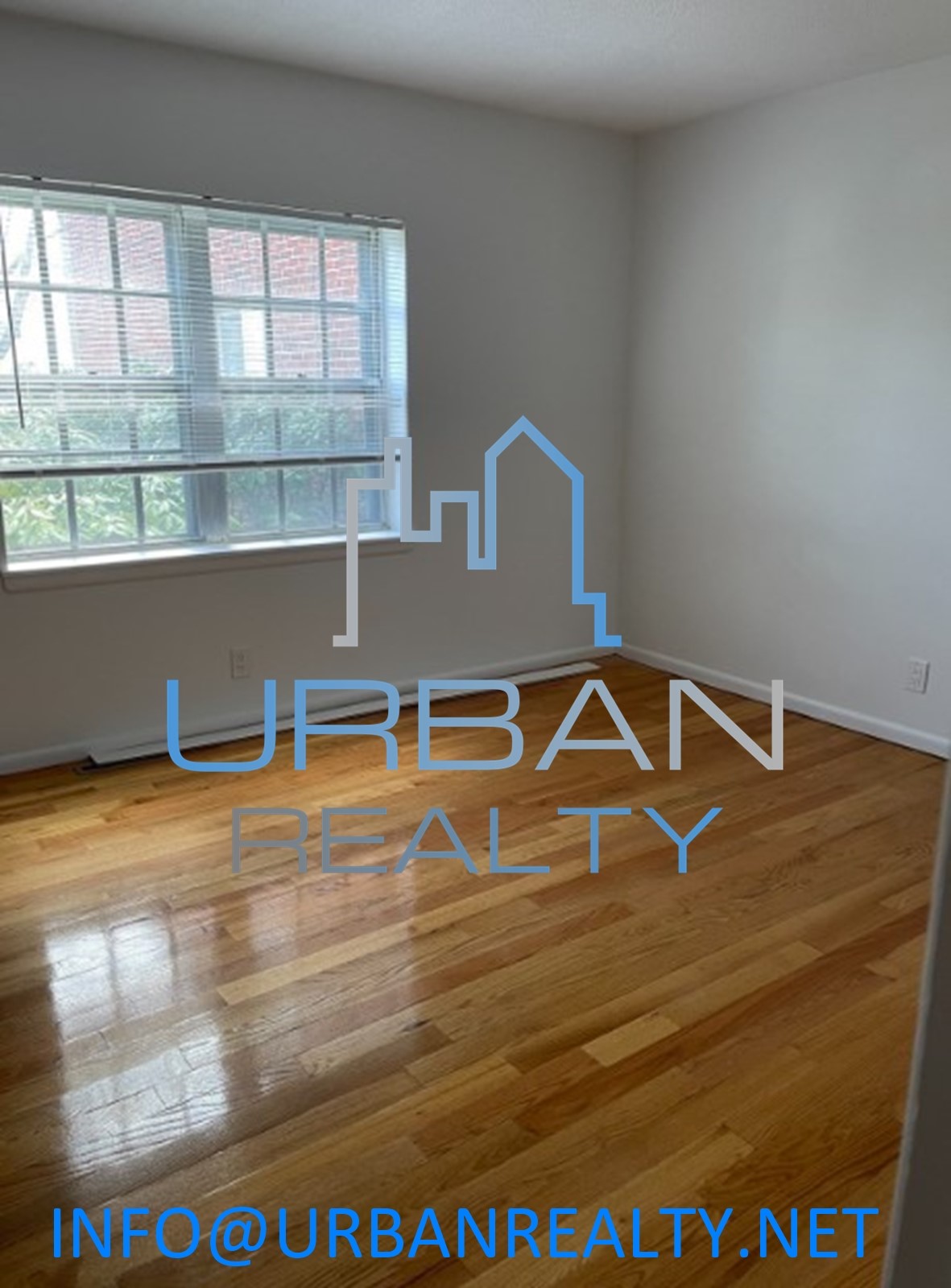 166 Lake Shore Rd, Oak Square