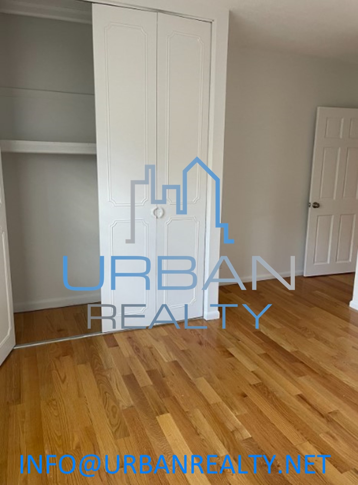 166 Lake Shore Rd, Oak Square