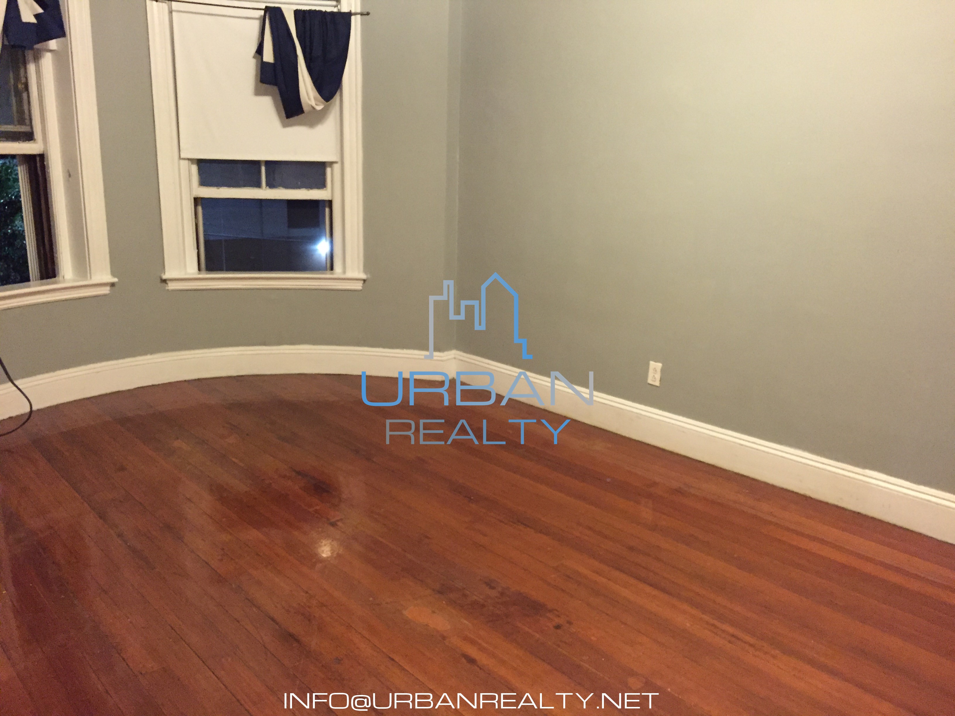 1911 Beacon St, Washington Square