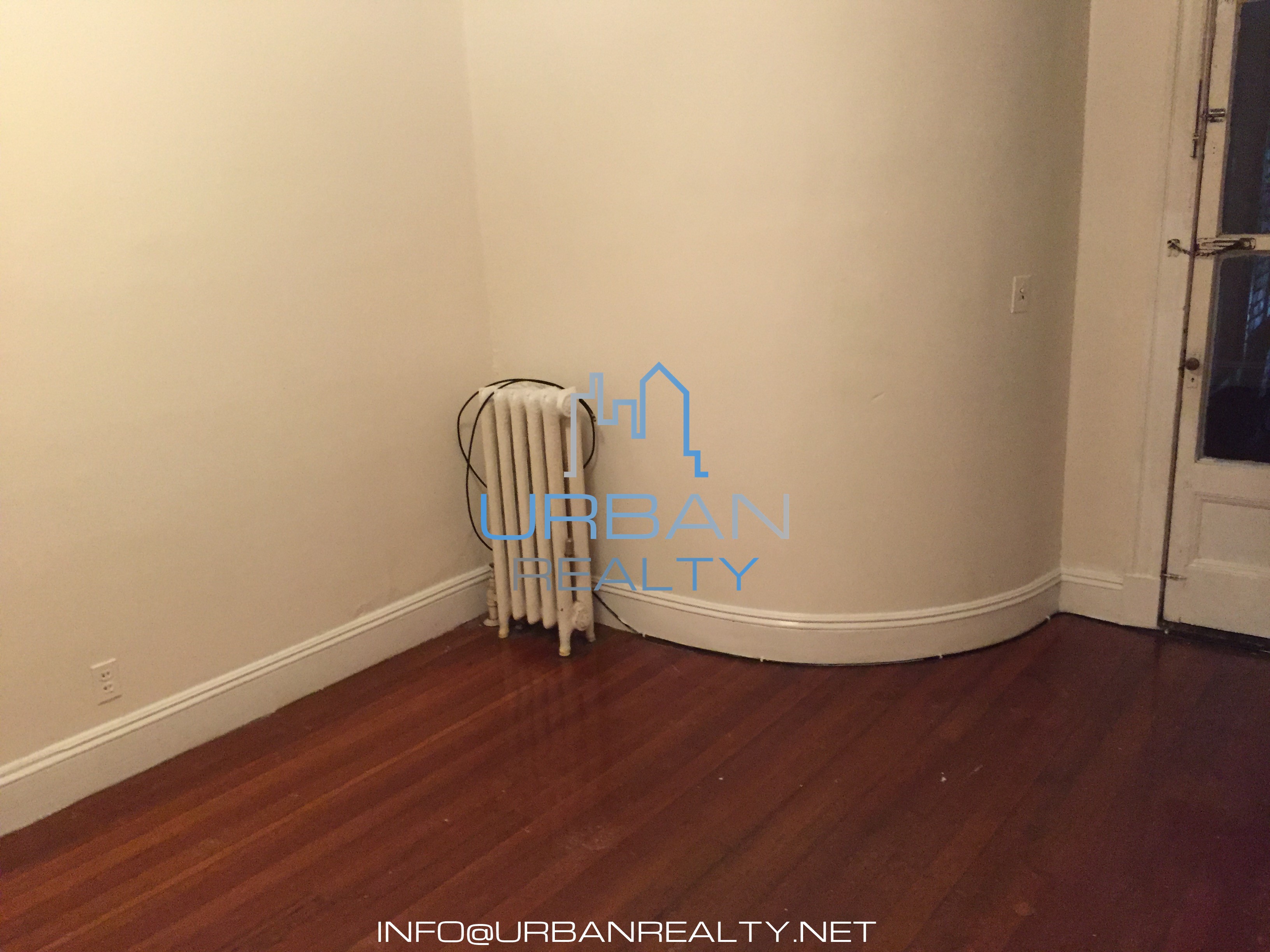 1911 Beacon St, Washington Square