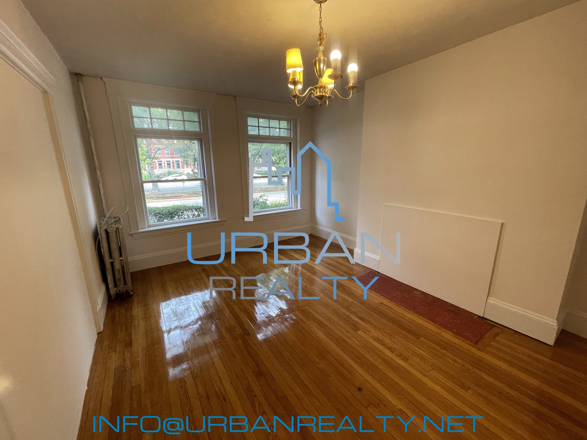 1911 Beacon St, Washington Square