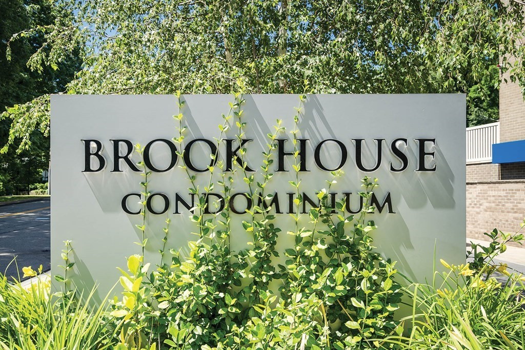 33 Pond Ave, Brookline Village