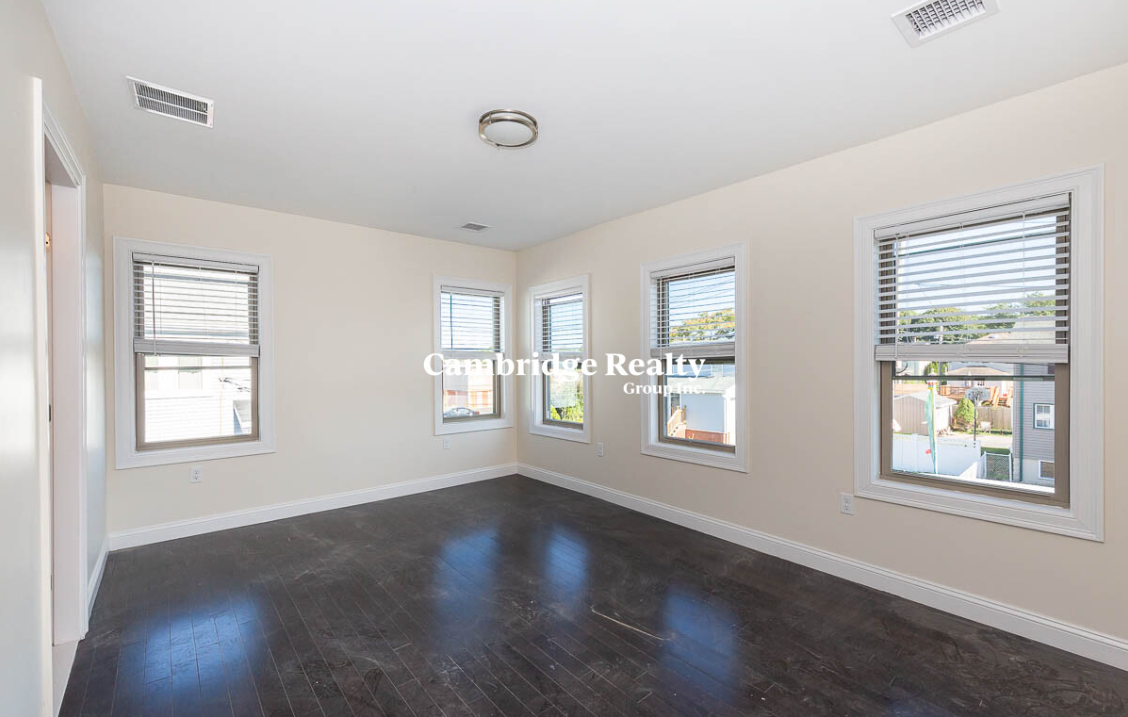 39 Harvard St, Medford