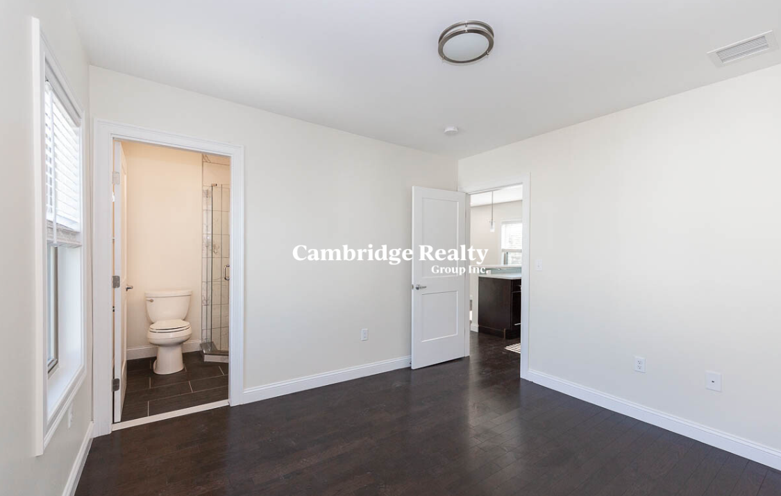 39 Harvard St, Medford