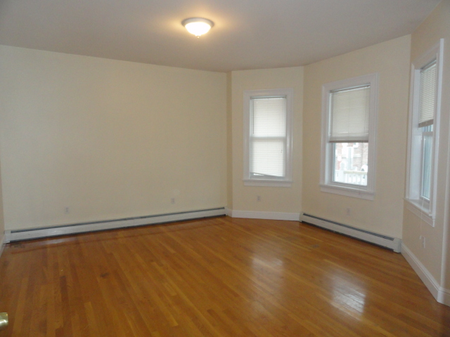 32 Rockland Ave, Malden