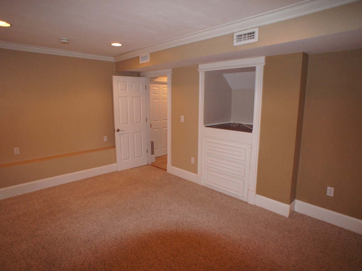 206 9th St, South Boston