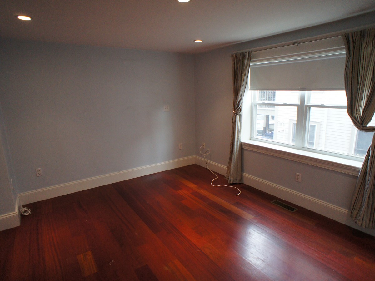 206 9th St, South Boston