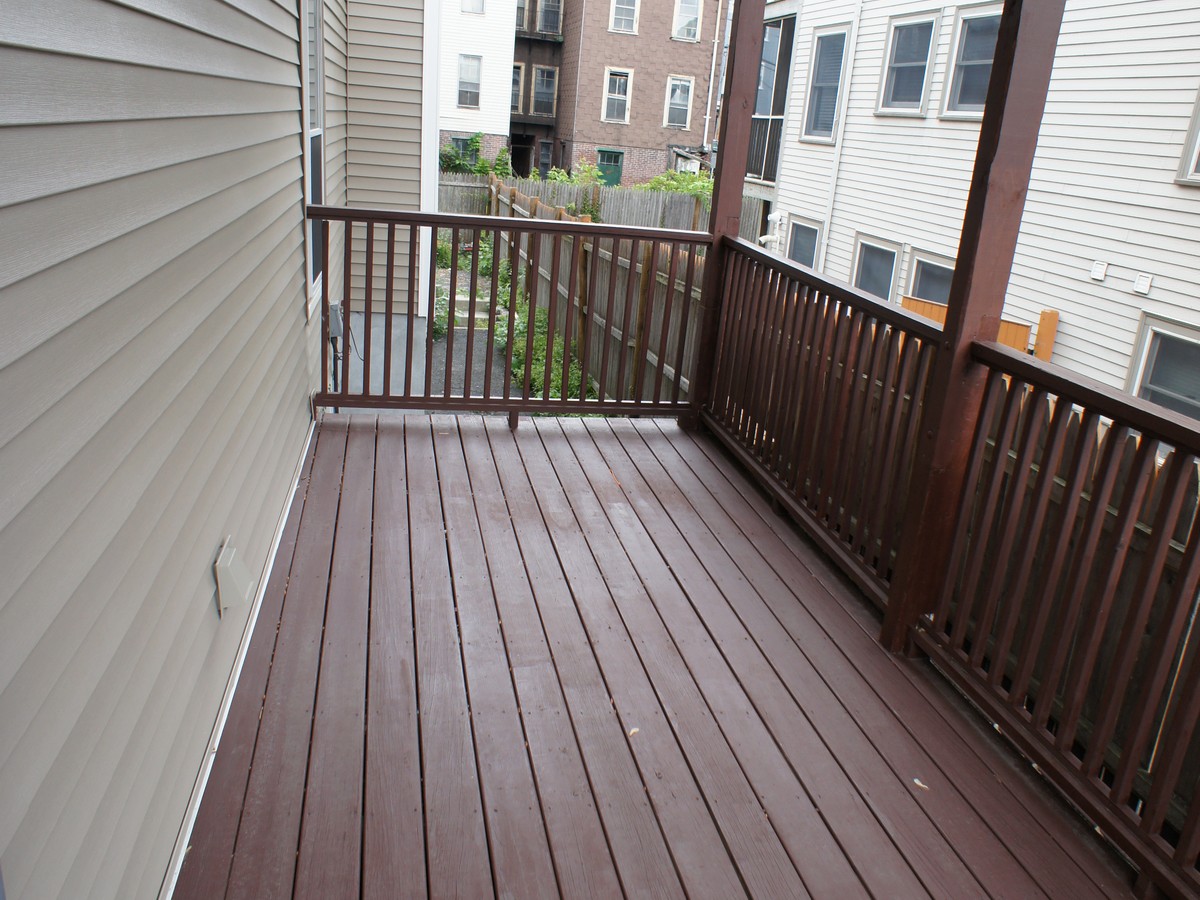 206 9th St, South Boston