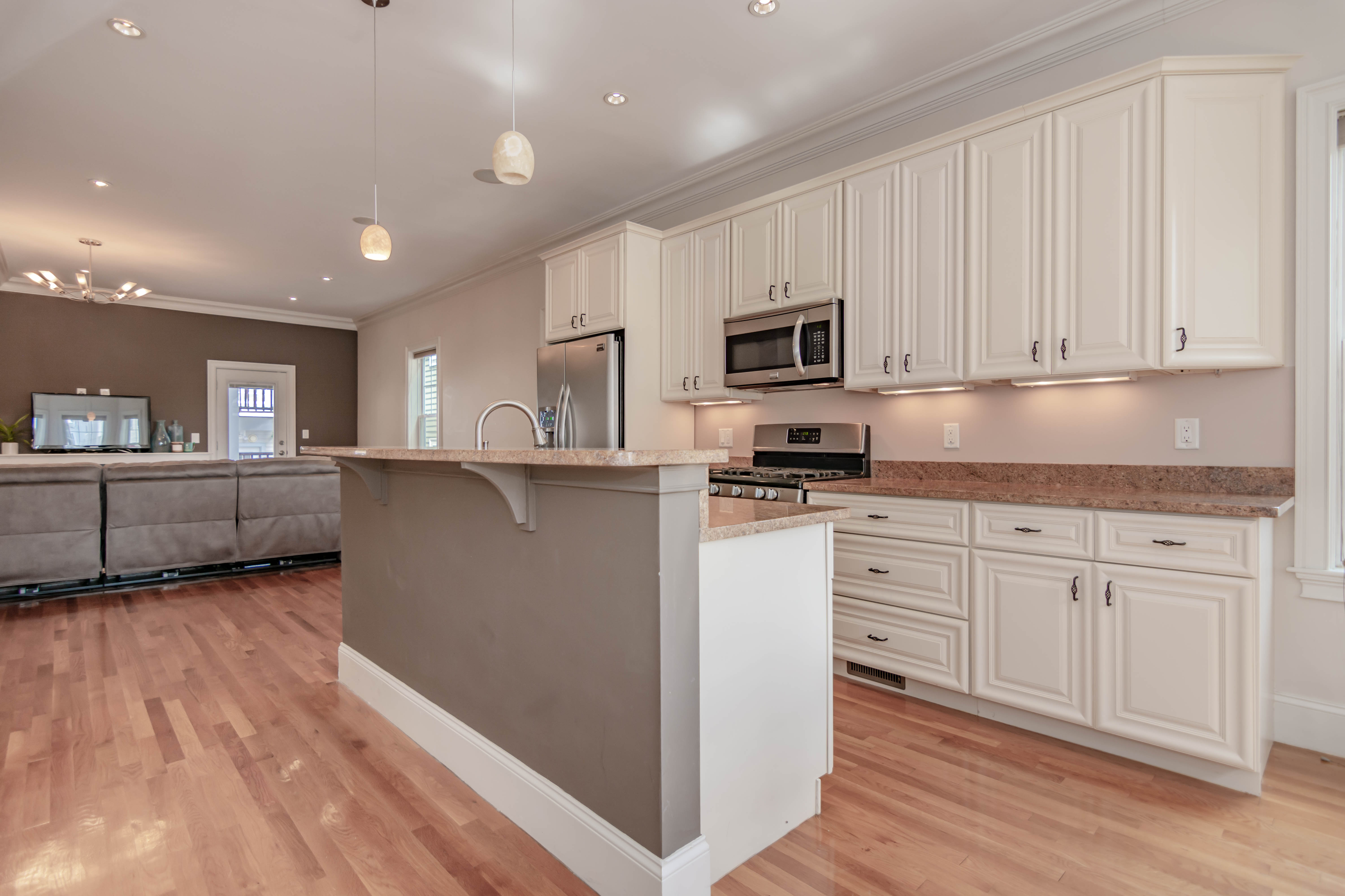 462 7th St, South Boston