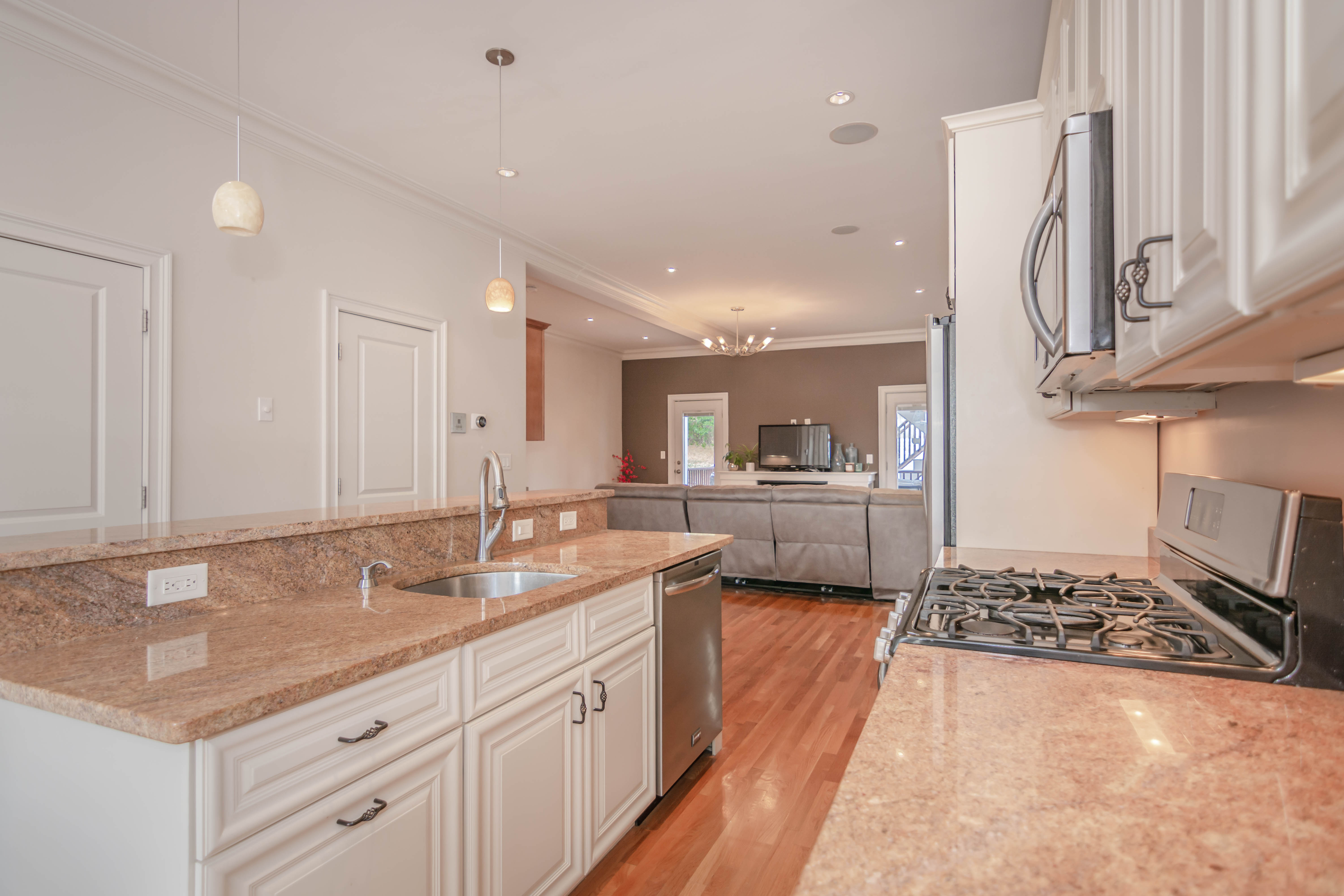 462 7th St, South Boston