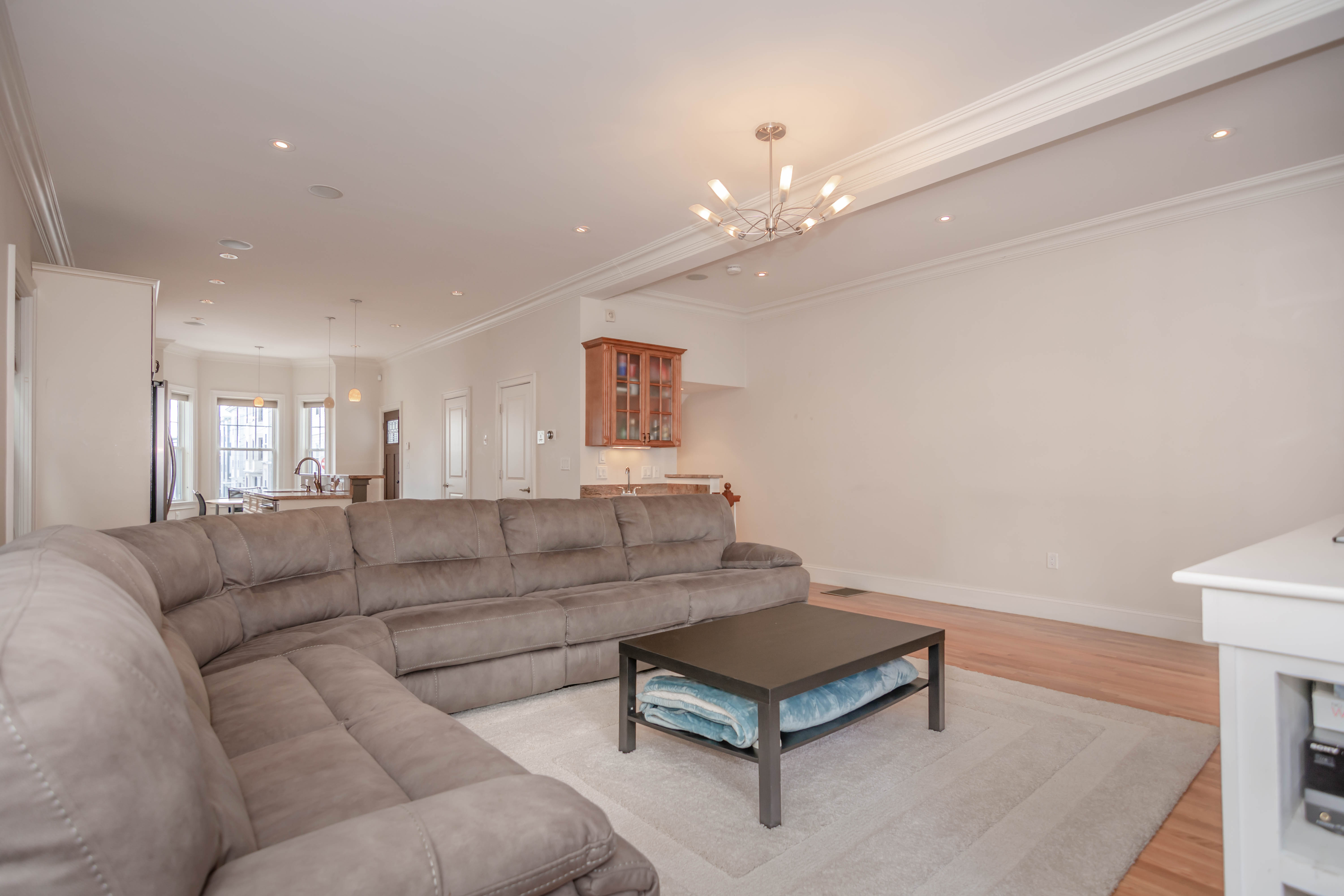 462 7th St, South Boston