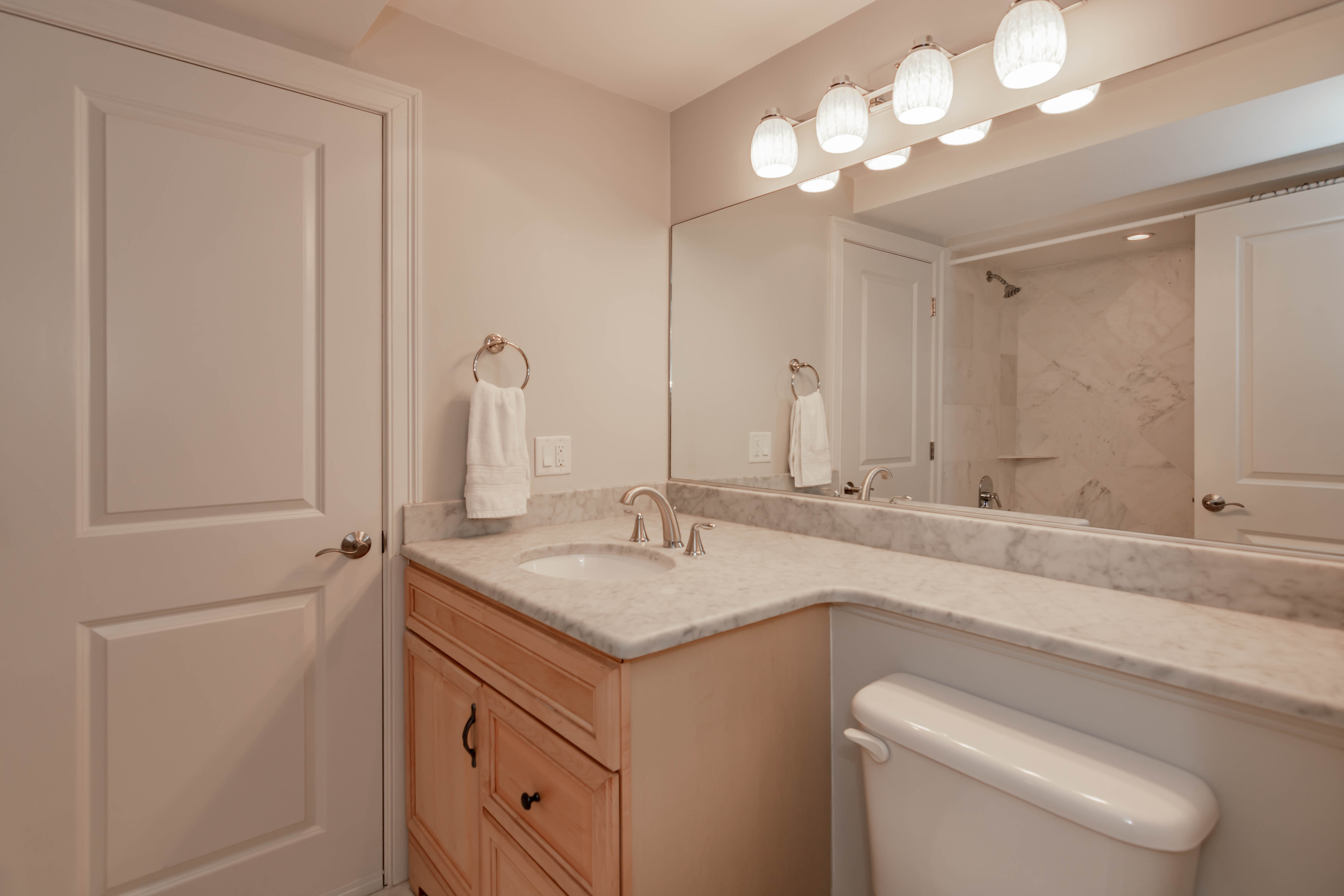 462 7th St, South Boston