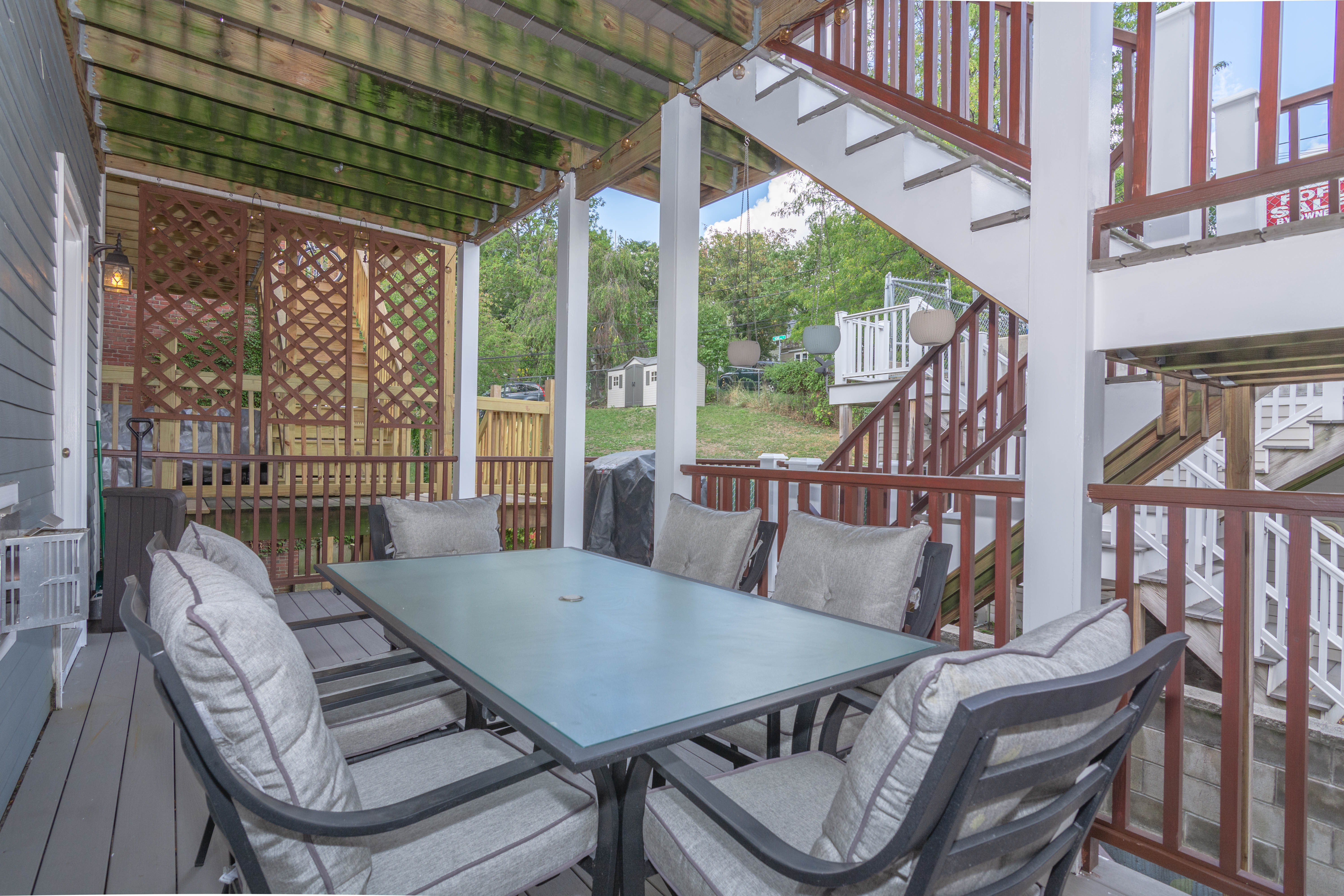 462 7th St, South Boston