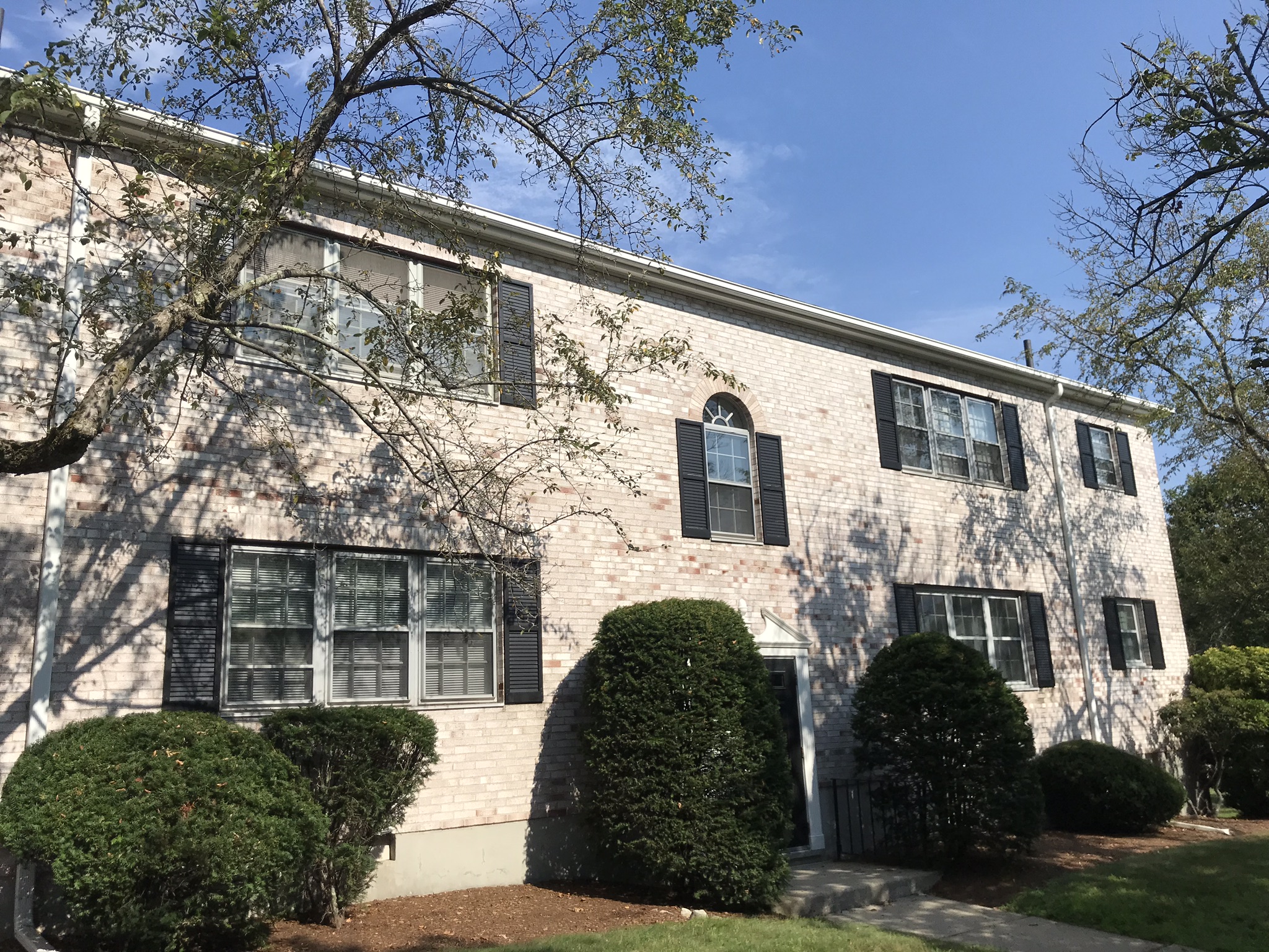 9 Lake Shore Ter, Brighton