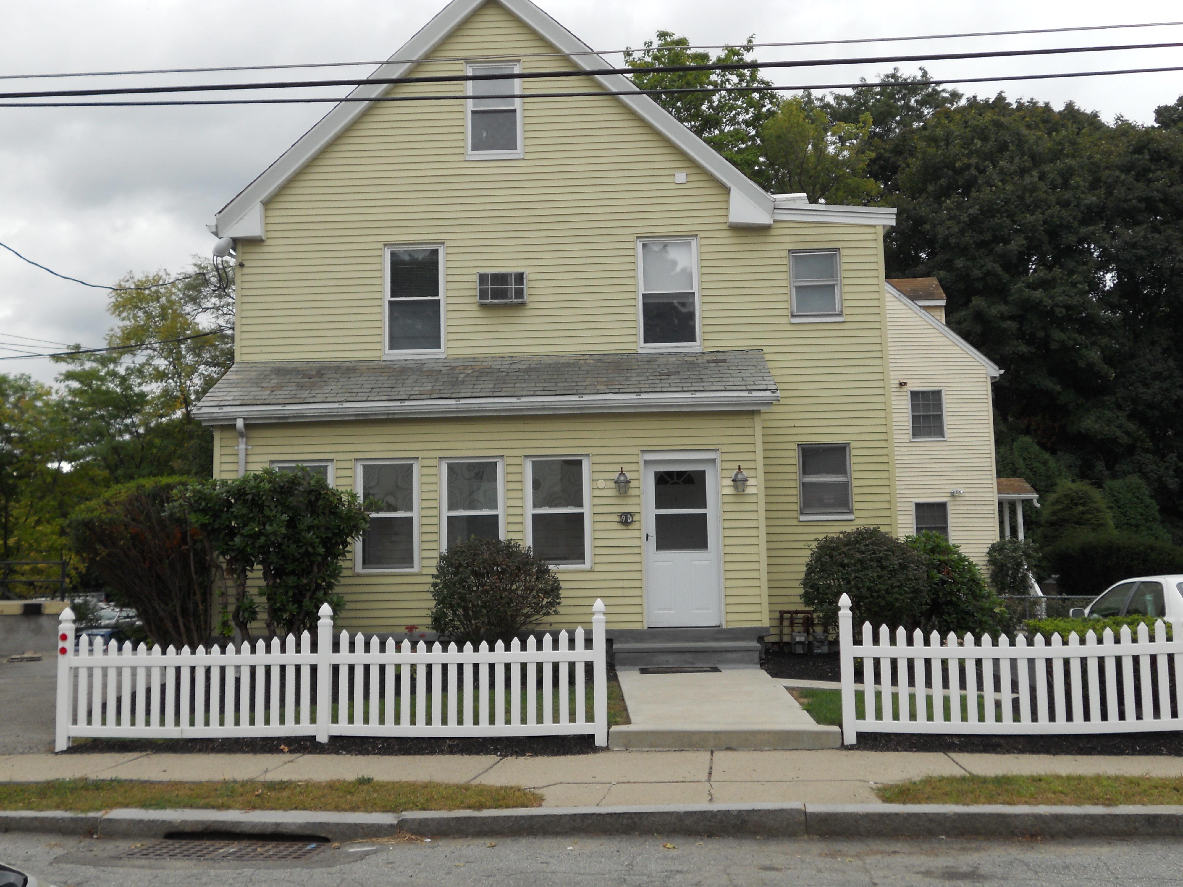 90 Los Angeles St, Newton