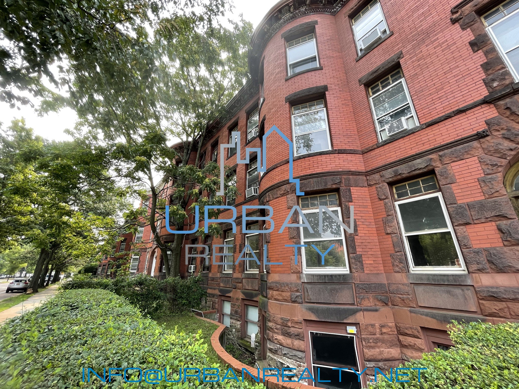 1911 Beacon St, Washington Square