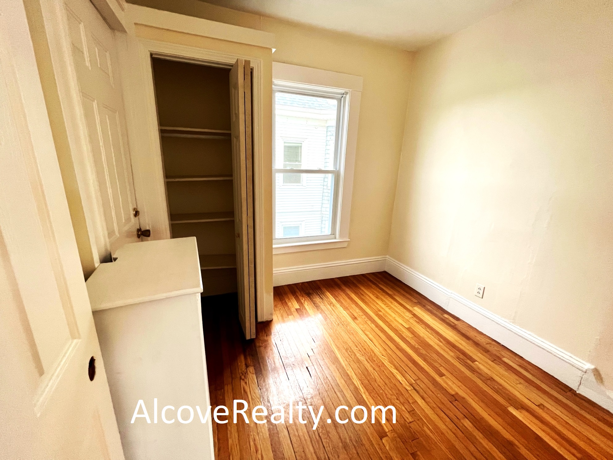 543 Broadway, Magoun Square