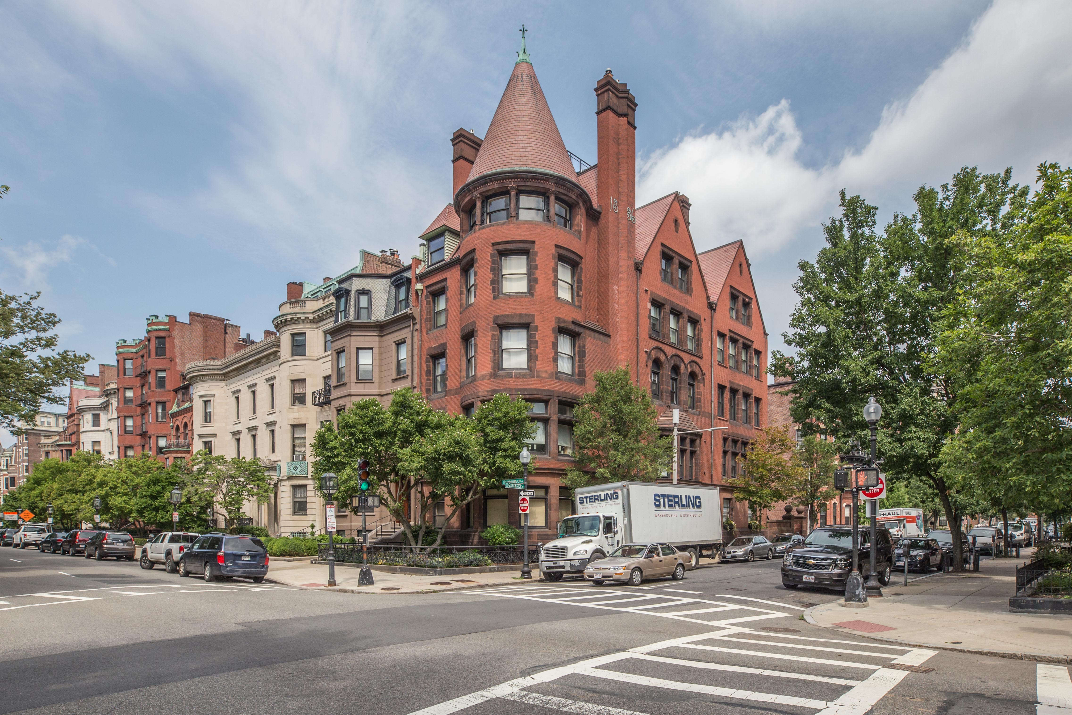 20 Gloucester St, Back Bay