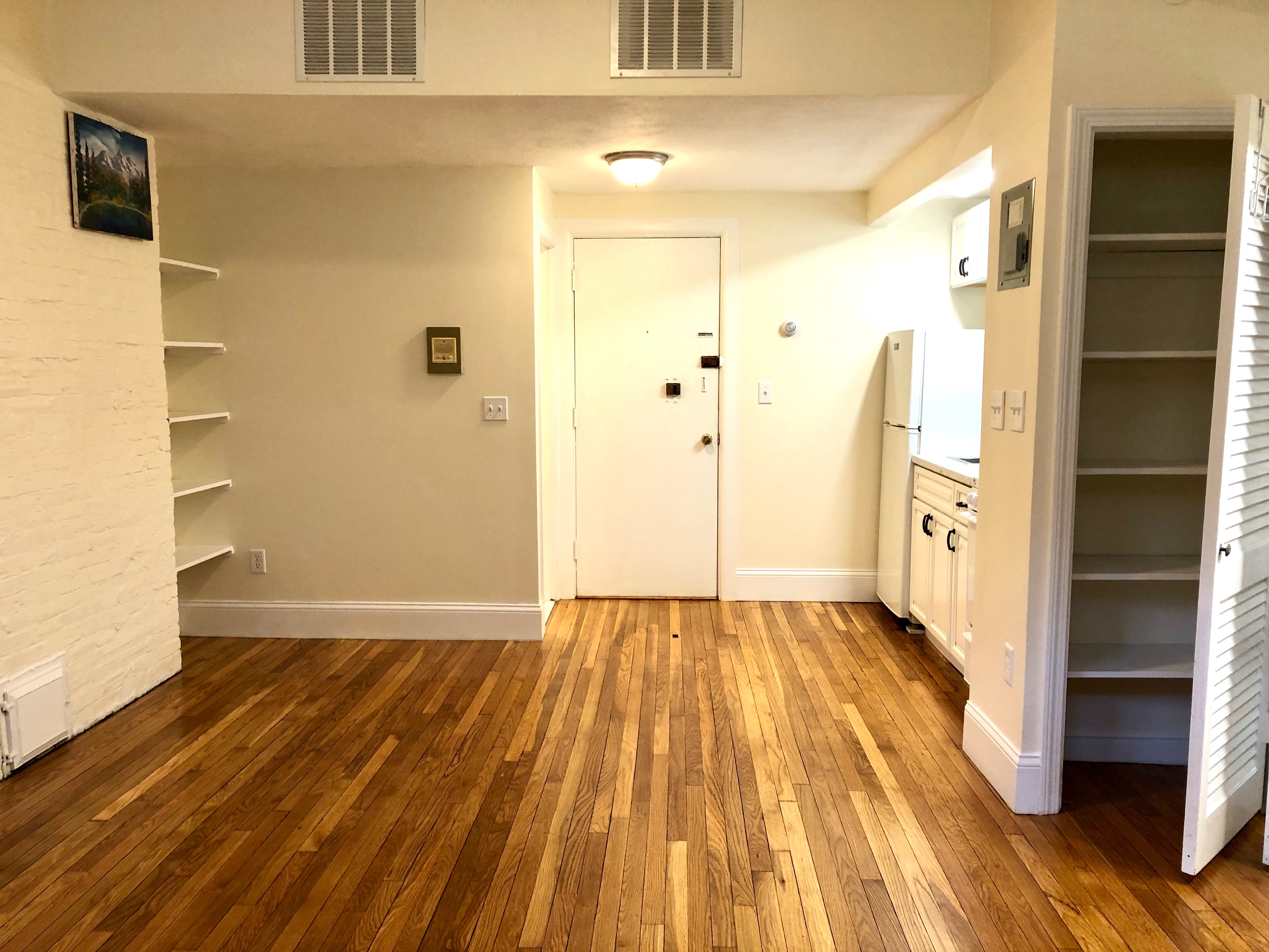 295 Newbury St, Back Bay