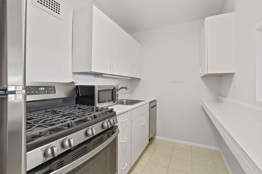 6 Whittier Pl, West End