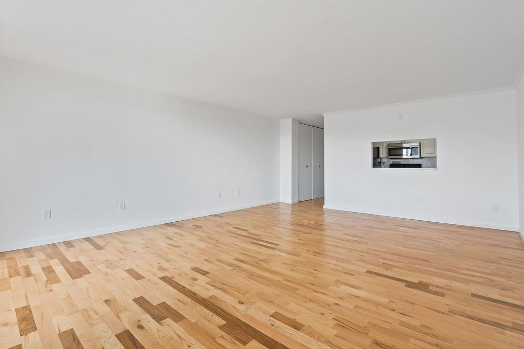 8 Whittier Pl, West End