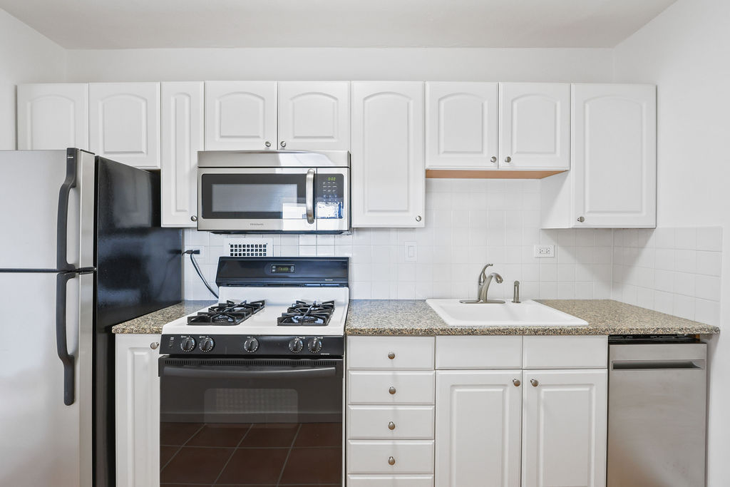 8 Whittier Pl, West End